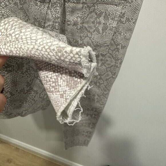 Denim Forum Lola High Rise Skinny Crop Snake PrintJeans - Picture 6 of 10